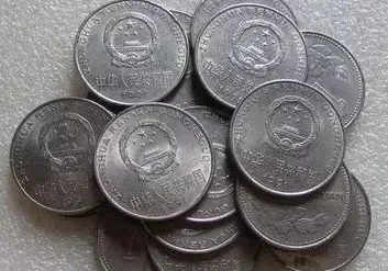 菊花|这样的一元硬币可别乱花了？值钱！