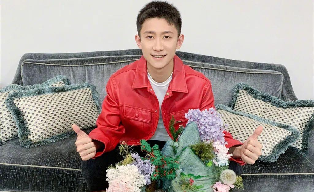 王一博|王一博作秀被批？杨超越脱单？黄明昊姐弟恋？