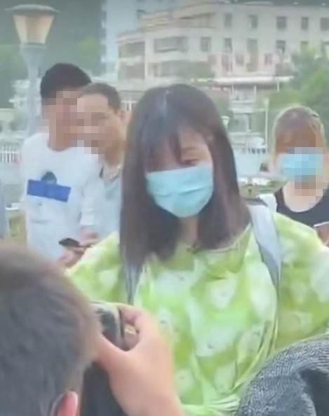 柳岩|女神柳岩：撑起家中一片天，如今41岁仍单身