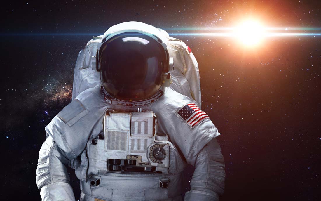 在太空中,宇航员的健康受到什么因素影响?