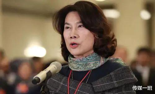 董明珠|三十年没休过假的董明珠，用22年做到董事长，与雷军豪赌10亿