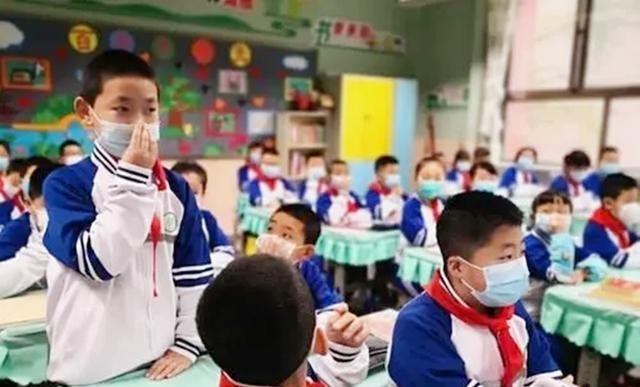 家有二宝育儿|小学生写“藏头诗检讨”,明面道歉实则发泄不满,很多孩子都干过