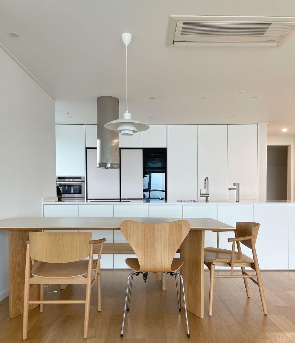 |拒绝一切花里胡哨的设计，韩国这套150㎡房，没几件家具却简约耐看