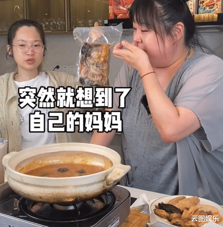 陈嘉佳|37岁女星直播时崩溃大哭，直呼想家想妈妈，助理冷漠行为惹众怒