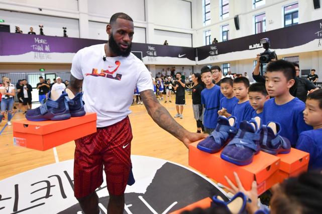 姚明|汶川地震姚明捐了1600萬(wàn)，麥迪150萬(wàn)，詹姆斯200萬(wàn)，那科比呢？