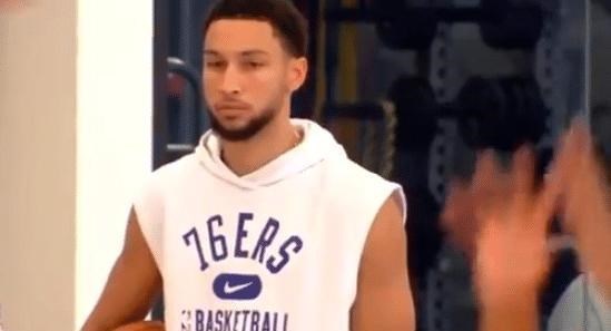 小陈有说 西蒙斯回归说明一个简单道理,欧文还想不通就真的要被球队抛弃