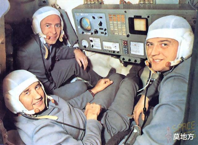 宇航员 1971年苏联飞船返回地球, 打开舱门却发现三名宇航员已经死亡