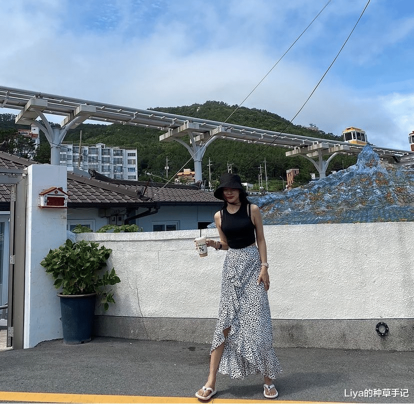 Liya的种草手记|吊带 ＋ 半裙，穿上就不想脱