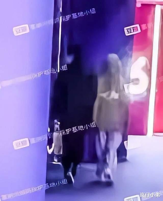 SNH48|SNH48人气成员跟男生看电影被拍，恋情曝光？粉丝却逼男方承认出柜！