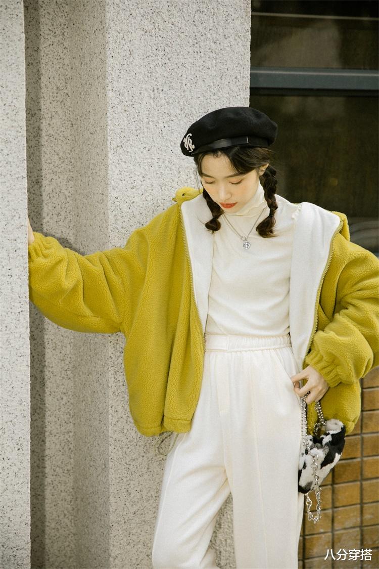 八分穿搭 比大衣更保暖，比羽绒服更显瘦，这件羊羔毛外套冬天穿刚刚好