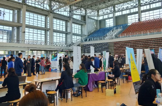 香港大学|应届求职大军成千上万,双非生的出路到底在哪?现实太过残酷