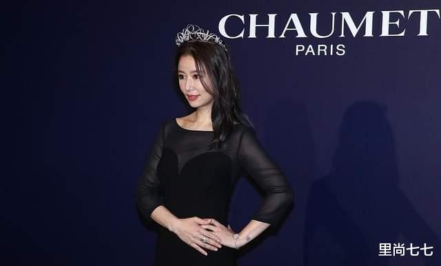 里尚七七|二胎实锤?林心如久违露面,侧身肚子隆起没腰线,全程捧腹显孕相