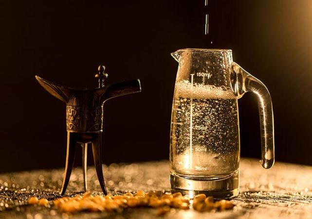 茅台 老酒和年份酒一样吗?茅台15年和放了15年的茅台,哪个更好?