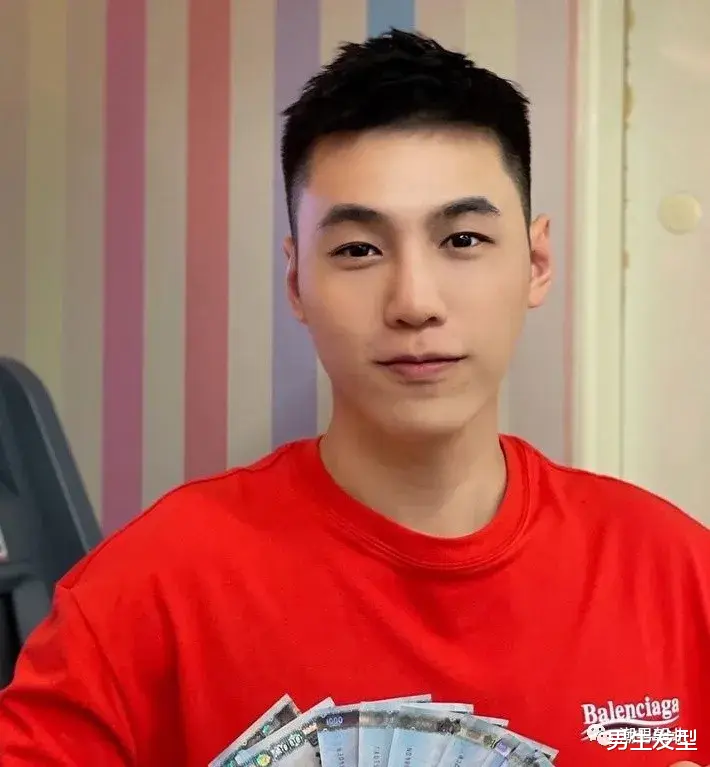 |天气炎热，男生别再留“锅盖头”发型了，试试这3款清爽帅气短发