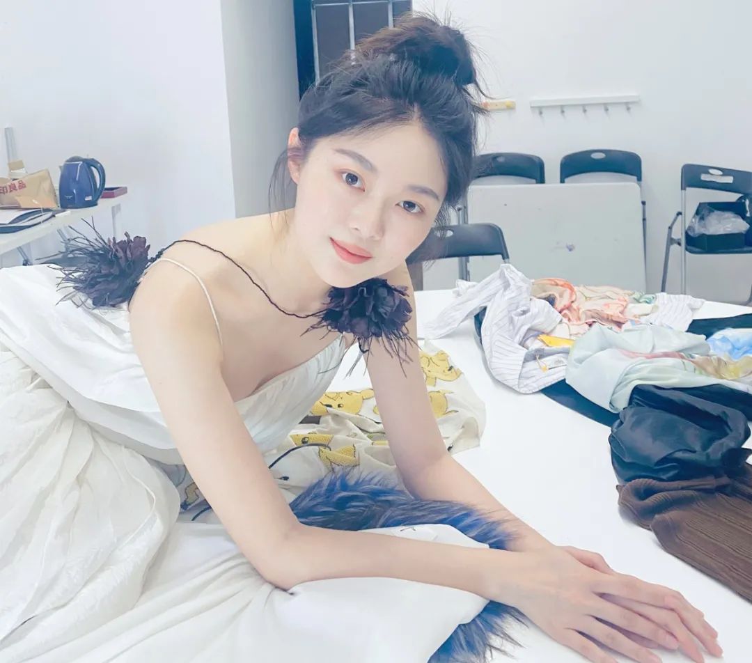 王玉雯|老公送外号“晚奶”，号称网红圈的邓文迪，代言劳斯莱斯还能惹争议？