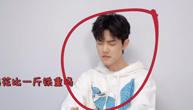 肖战|30岁肖战穿成“学生”亮相!回京后好嫩,和小室玩游戏暴露真面目