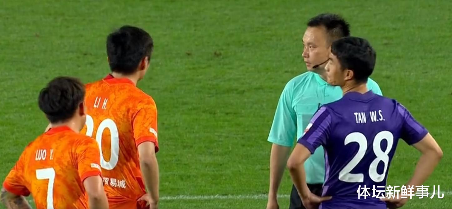 姆比亚|天津津门虎2-1武汉！李霄鹏曝内情，郜林接班人引热议，谁注意姆比亚举动