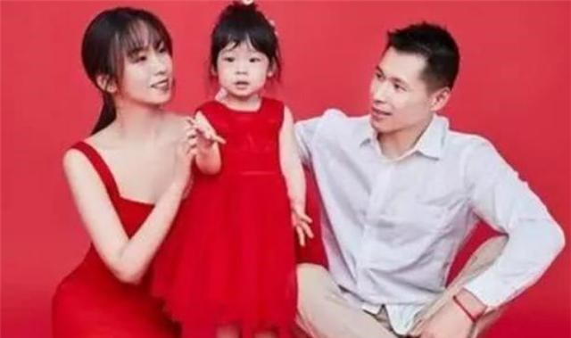 张成龙|“体操冠军”张成龙:被富婆追,结婚3年才举办婚礼,今身价过亿