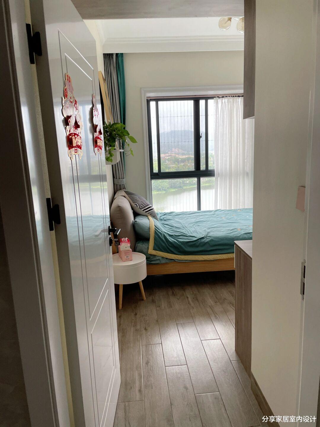 |入住两年的房子，多亏墙面贴砖，耐脏又容易做卫生，保持干净整洁