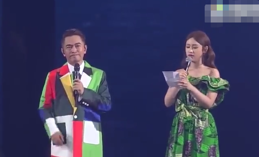 吴宗宪|吴宗宪当众亲吻31岁女儿！女方闪躲一脸尴尬，两人举止惹争议