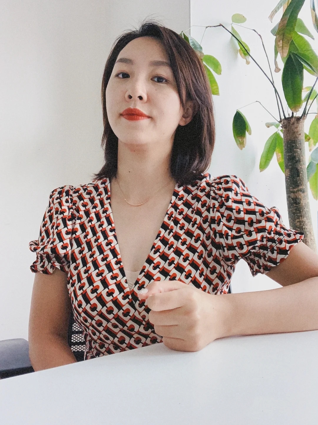 27君|印花裙的魅力,叠层袖口和裙摆不规则设计增加精致感!