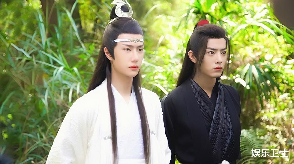 肖战|肖战王一博粉丝上热搜，疑因流量男星闹肚子没忍住事件，互指对方扒出照片