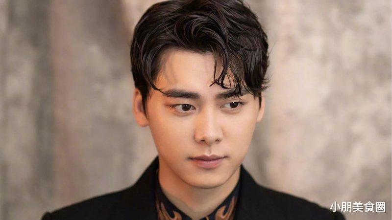 央视|人民大会堂开会不许化妆，暴露明星真实长相，真的像电视上那么好看吗？