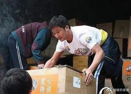 富二代|时隔13年，吴京雪藏的两个儿子首度曝光：硬汉人设，崩塌了！