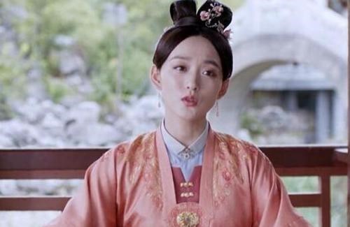 何泓姗|被白敬亭微博置顶7年，新男友堪比罗志祥：何泓姗，你怎么了？