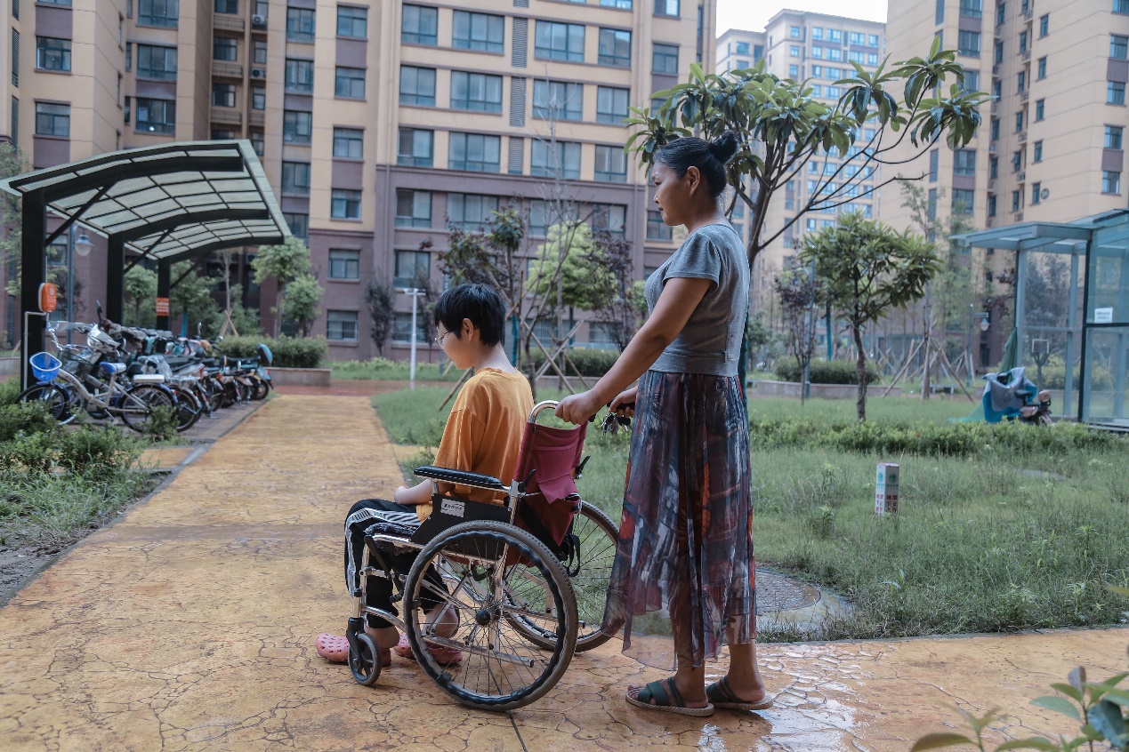 医生|女儿瘫痪，自己又患癌症：我们母女俩只是想要活下去