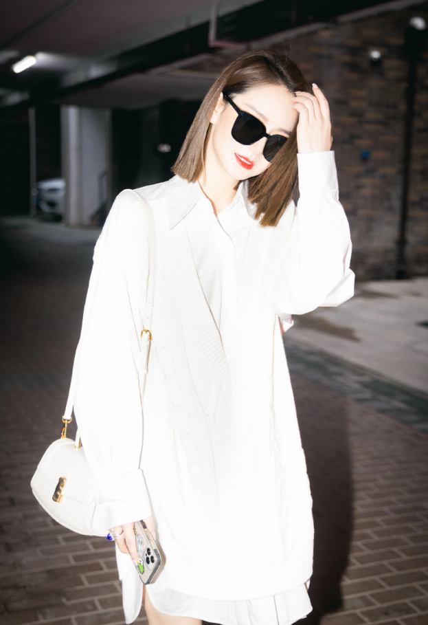 大时尚大观点|戚薇为显腿长，故意把“安全裤”露出两公分，不怕女儿跟着学？