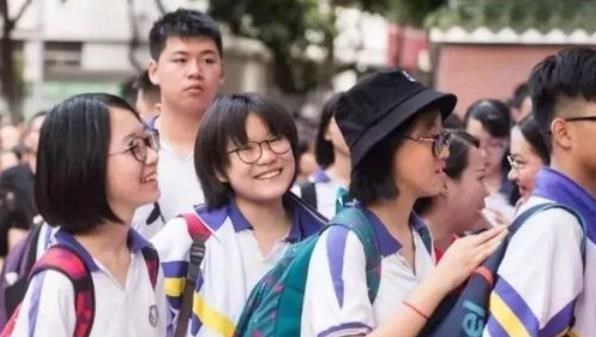 发型|初中生发型标准出炉,女生看后很难接受,男生吐槽直接让剃光得了