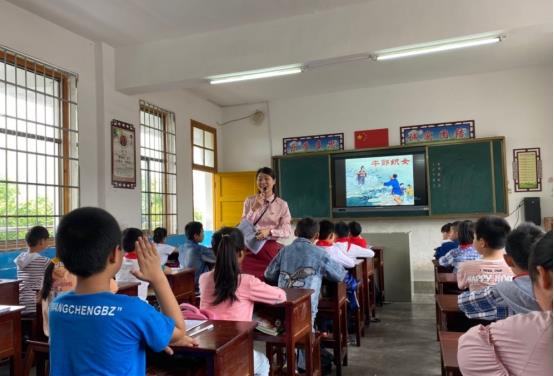 一更育儿|班主任坦言“语文好”的学生，基本都有四个特征，学渣装不来