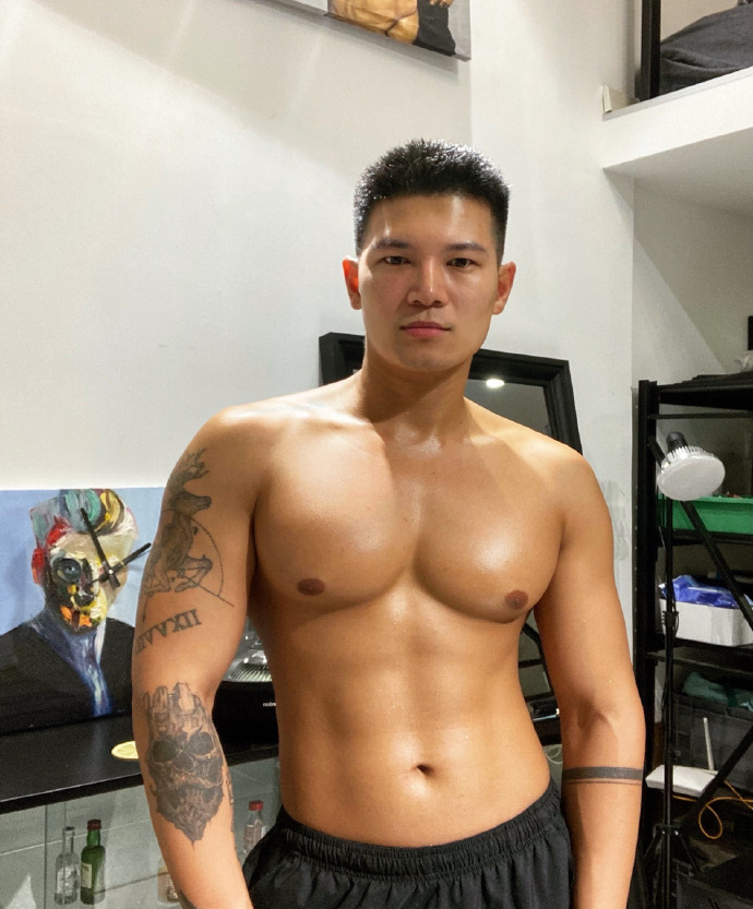 健身圈一哥 28岁天津小哥爱撸铁，打造霸气胸肌健壮麒麟臂，满身肌肉好养眼！