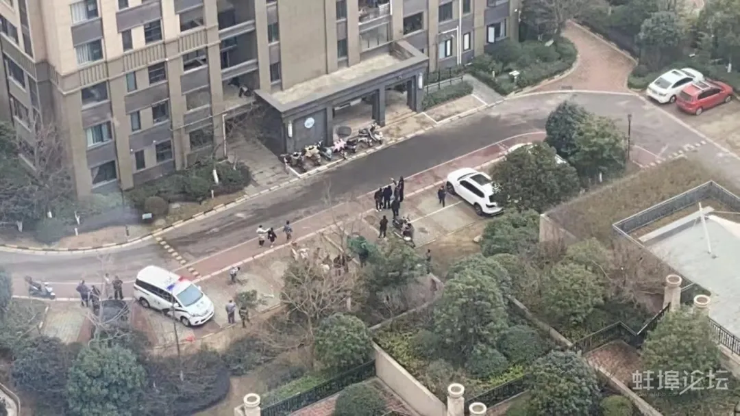 蚌埠论坛 痛心！蚌埠某小区一保安从高层坠落，不幸身亡！