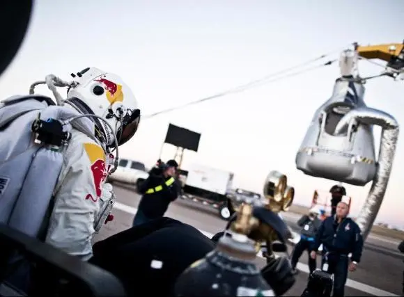 厨房人类 你出钱我出命，为什么每个极限运动都有红牛赞助？