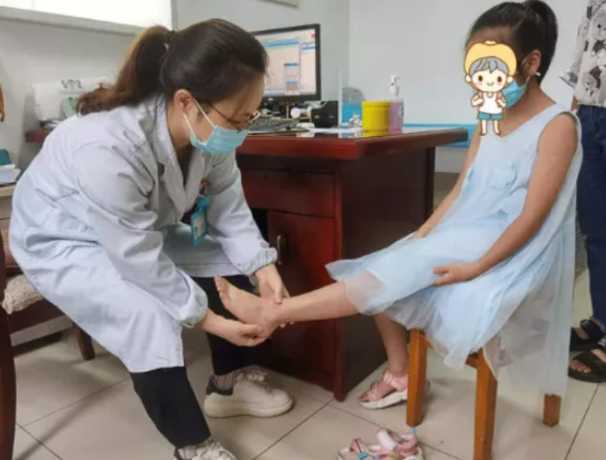 急诊室老苗|为了长高，杭州妈妈逼女儿每天跳绳3000个，暑假结束女儿住院