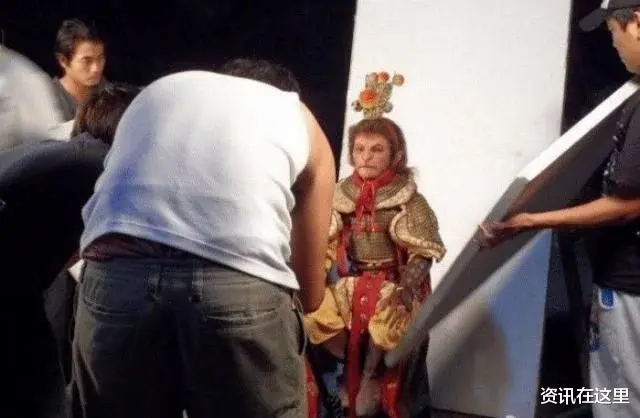 周星驰|因长得丑被亲妈嫌弃, 被周星驰挖走后一路走红, 如今成年颜值吸睛