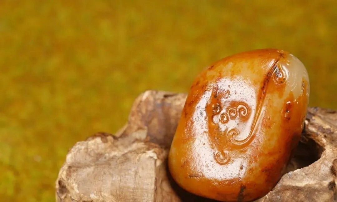 |和田玉枣红皮你了解多少？辨别真假有这两个小技巧，简单实用！