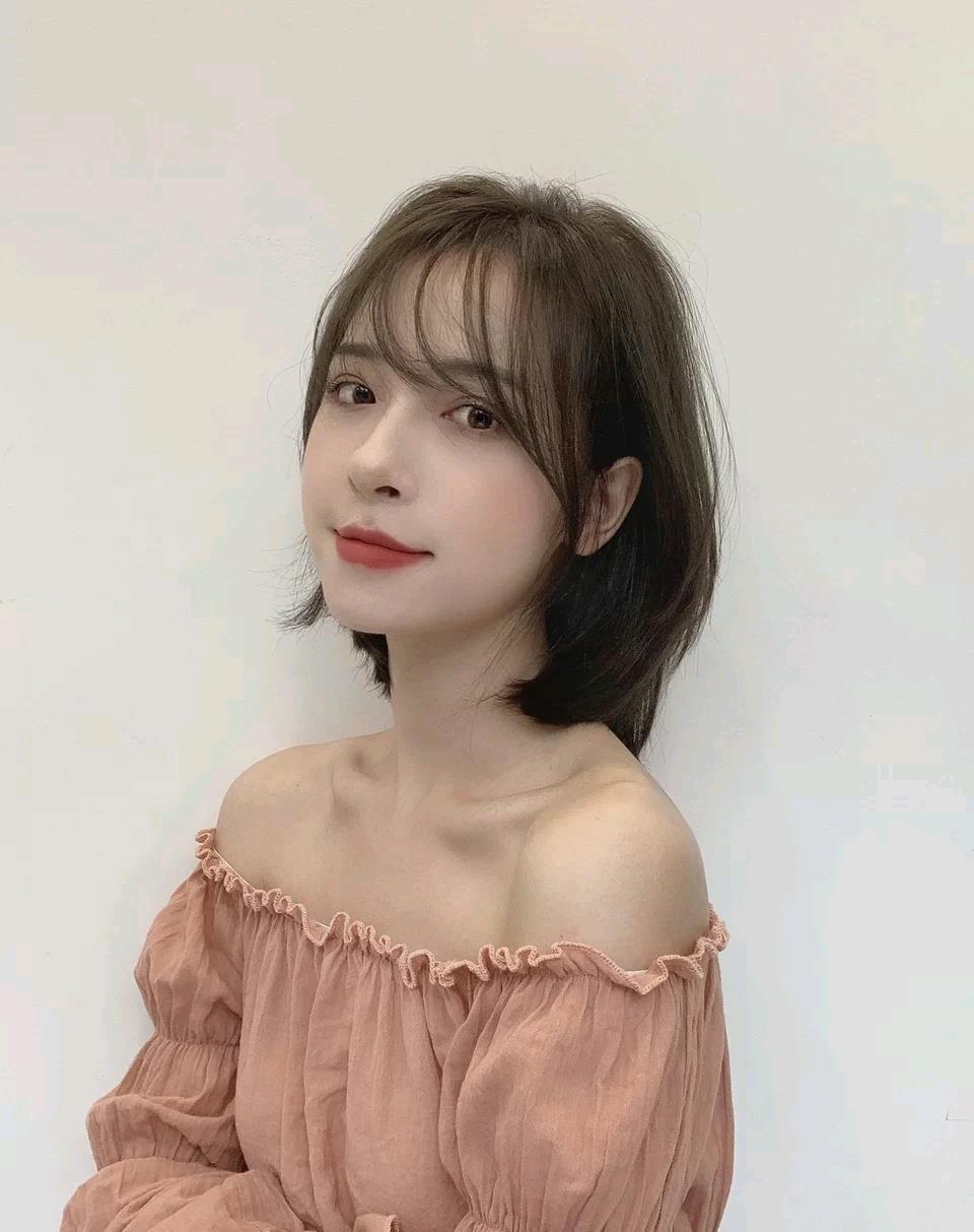 发型|今夏流行短发发型，减龄时尚不说还很显脸小，方脸女孩也适合