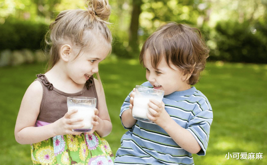 小可爱麻麻|“天天喝牛奶”的孩子和“从不喝牛奶”的孩子，这3个差距很明显