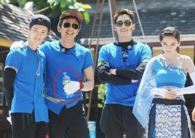 张艺兴|张艺兴录《向往的生活》为什么不喝牛奶？不是不能，而是不敢！