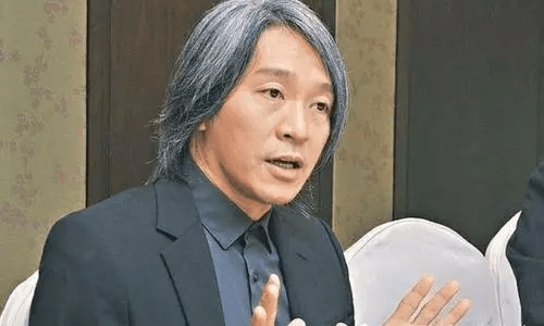 周星驰|周星驰疑似恋情曝光，17岁“嫩模”借机炒作？助理4字霸气回应！