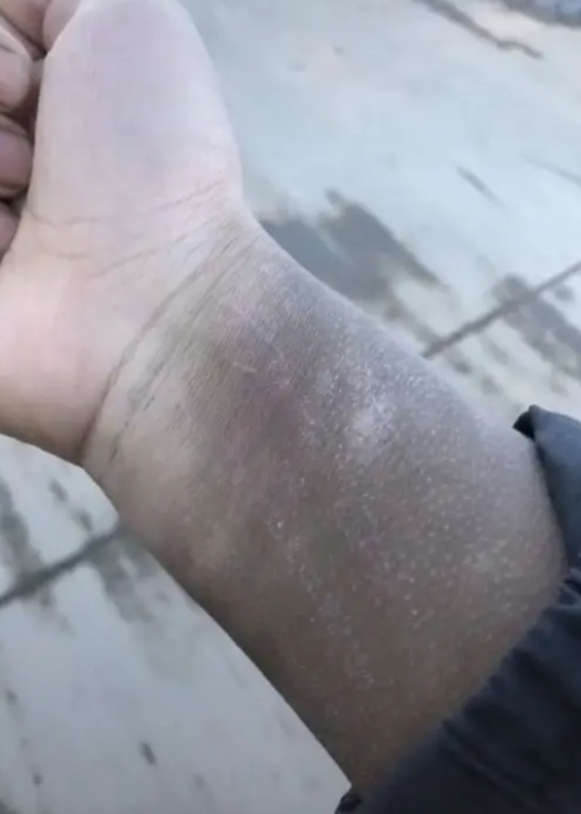 车厘子|“酒桌上领导将酒泼在你脸上，怎么下台？”哈哈哈哈看工资