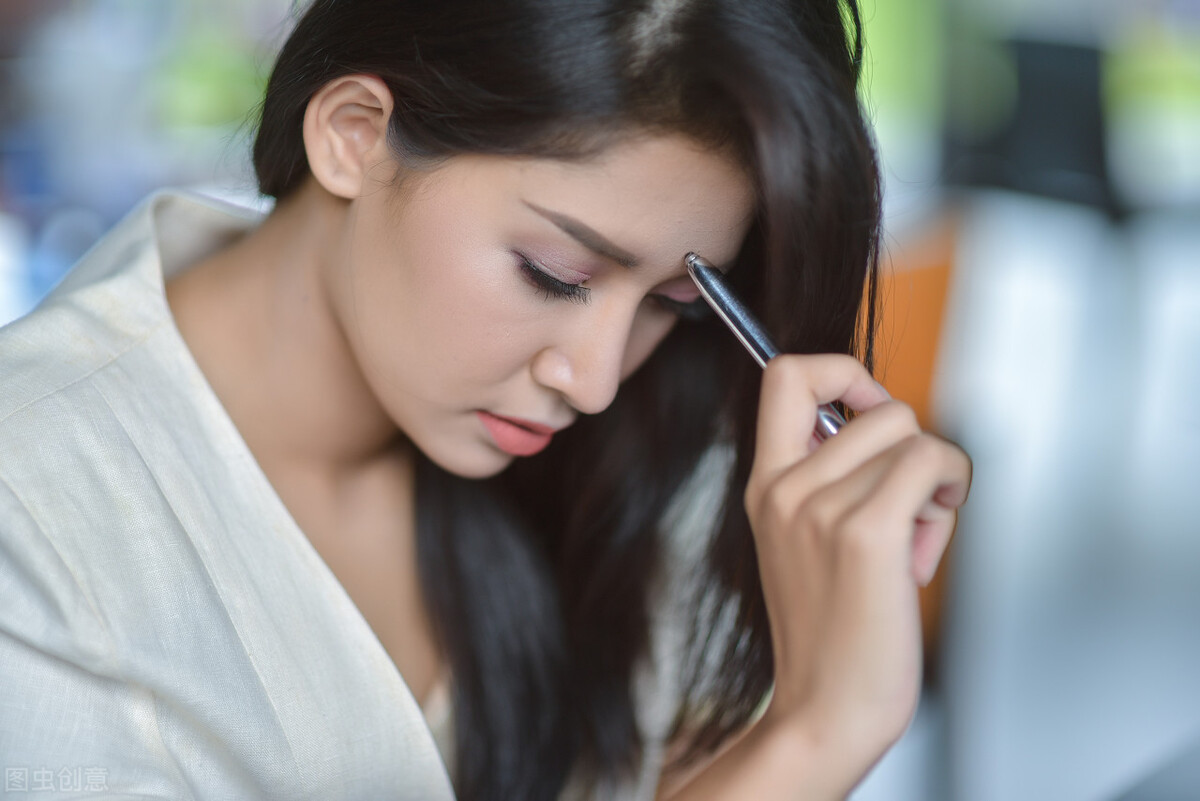 潜规则|35岁女主管面临裁员，为保住工作，被迫接受职场潜规则
