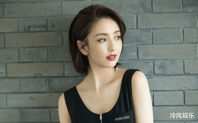 窦靖童|她是佟丽娅的同班同学，与陈思诚同居3年，如今37岁仍孤身一人