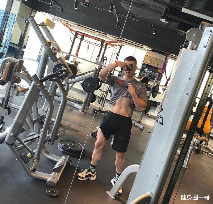 健身圈一哥 名媛胡须肉壮身材，爱健身的水瓶座大男孩，撸铁练就霸气麒麟臂！