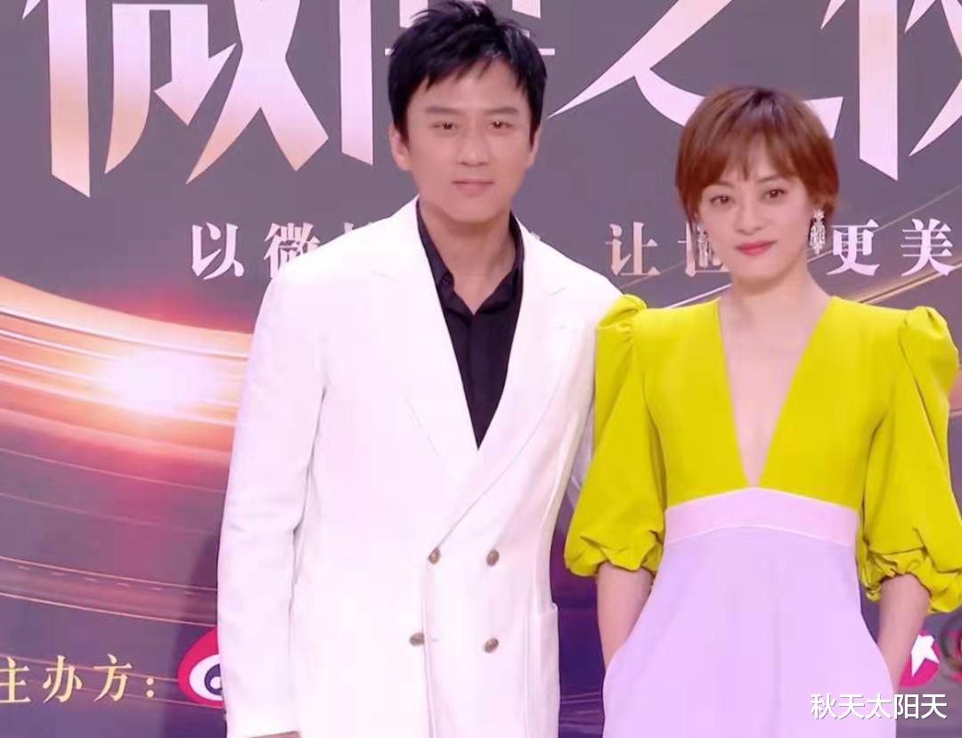 王一博|微博之夜名场面：归国四子暗暗较劲，王一博因迷你摩托直接黑脸