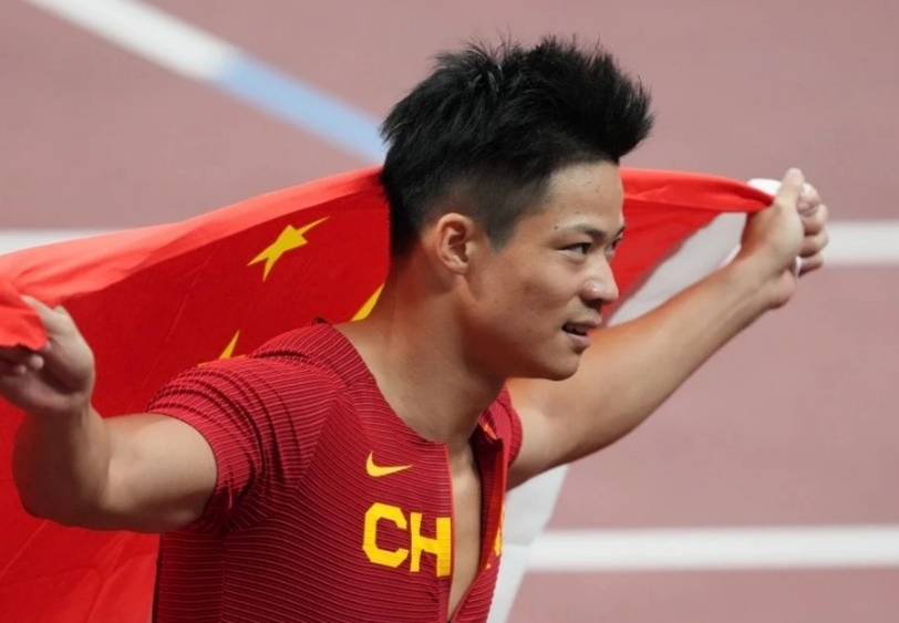 发型 官宣，苏炳添之后，杨倩也喜获重量级代言！工牌照罕见曝光，发型太酷了