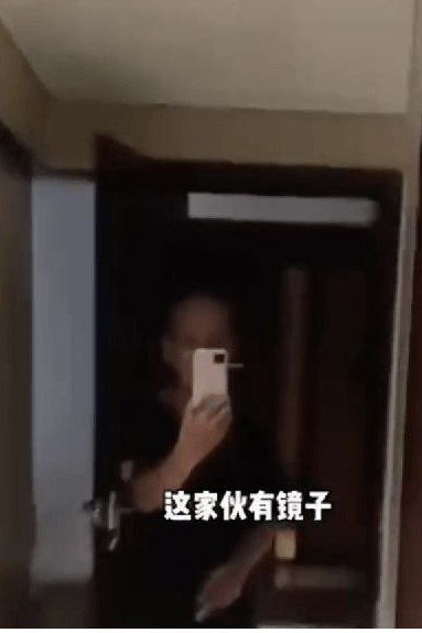 育儿常识大百科|在马桶里洗衣服，没有健康码被赶下公交车，疫情之下的老人多么心酸！